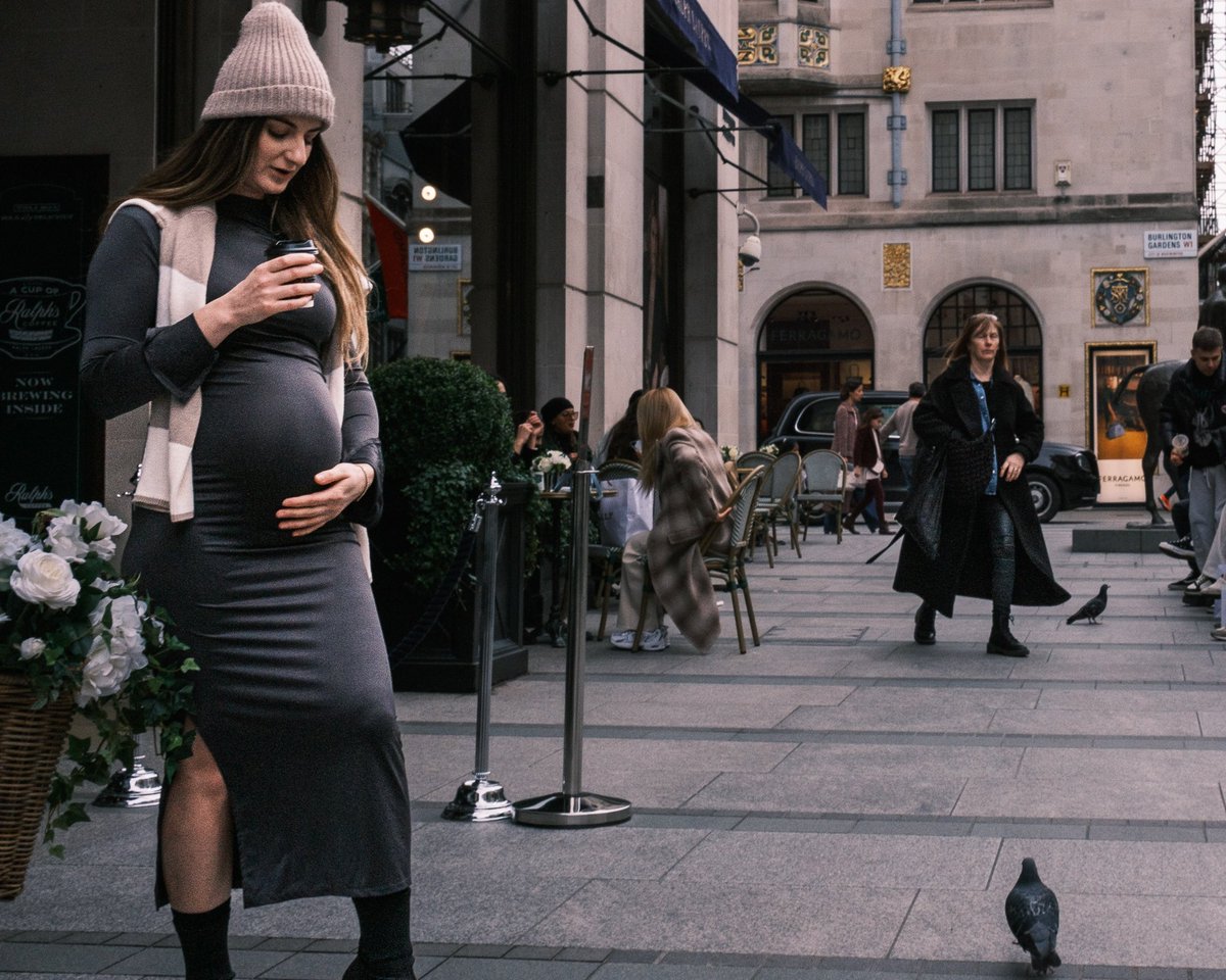 #london #streetphotography #pregnant #candidstreet #londonstreetphotography