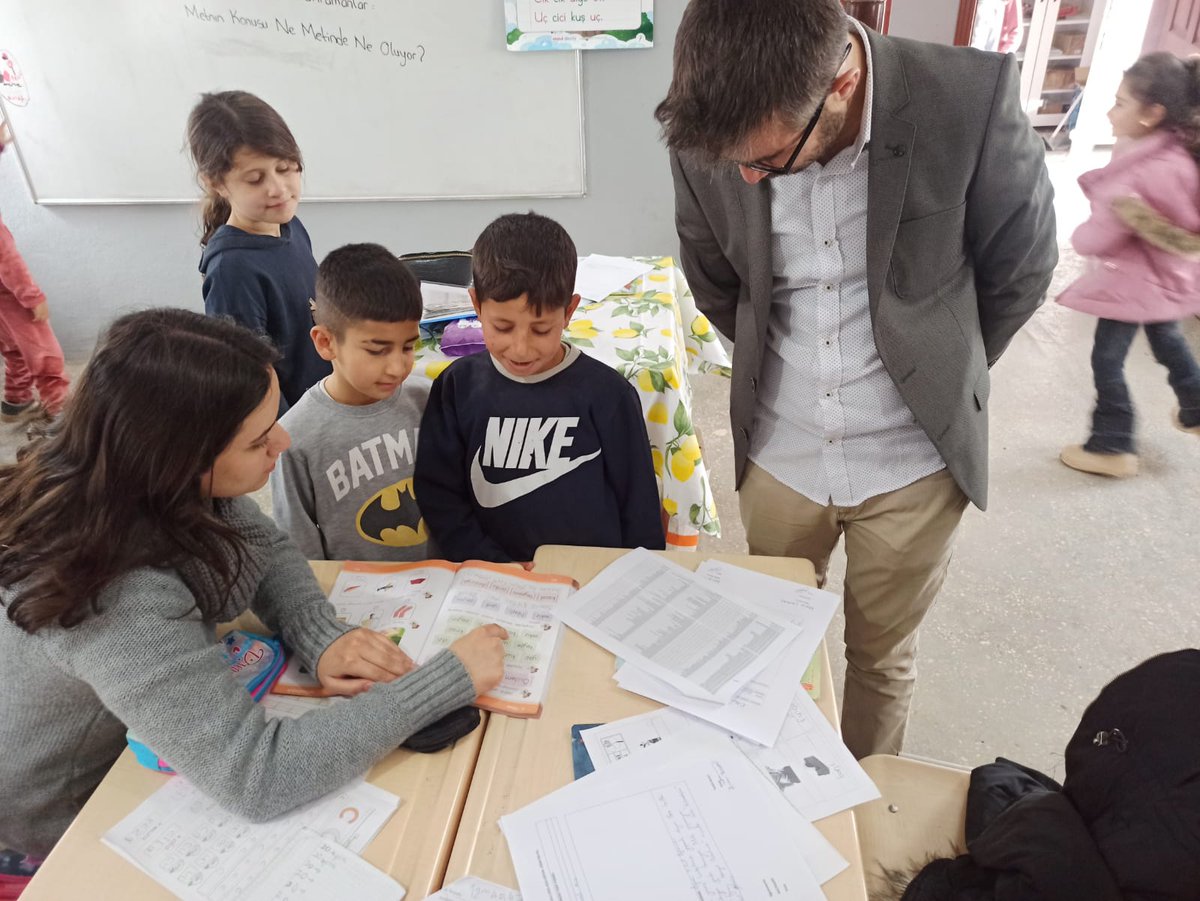 İlçemiz Arasınıflarda Okuma -Yazmayı İncele Komisyonu tarafından okul ziyaretleri devam ediyor. Komisyonumuz Işıklar, Kılduman, Demirler, Çaybaşı ve Hocaköy ilkokul ve Ortaokullarını ziyaret ederek öğrencilerimizin Okuma Yazma durumlarını incelediler.
<a href="/tcmeb/">Millî Eğitim Bakanlığı</a> 
<a href="/Yusuf__Tekin/">Yusuf Tekin</a>
