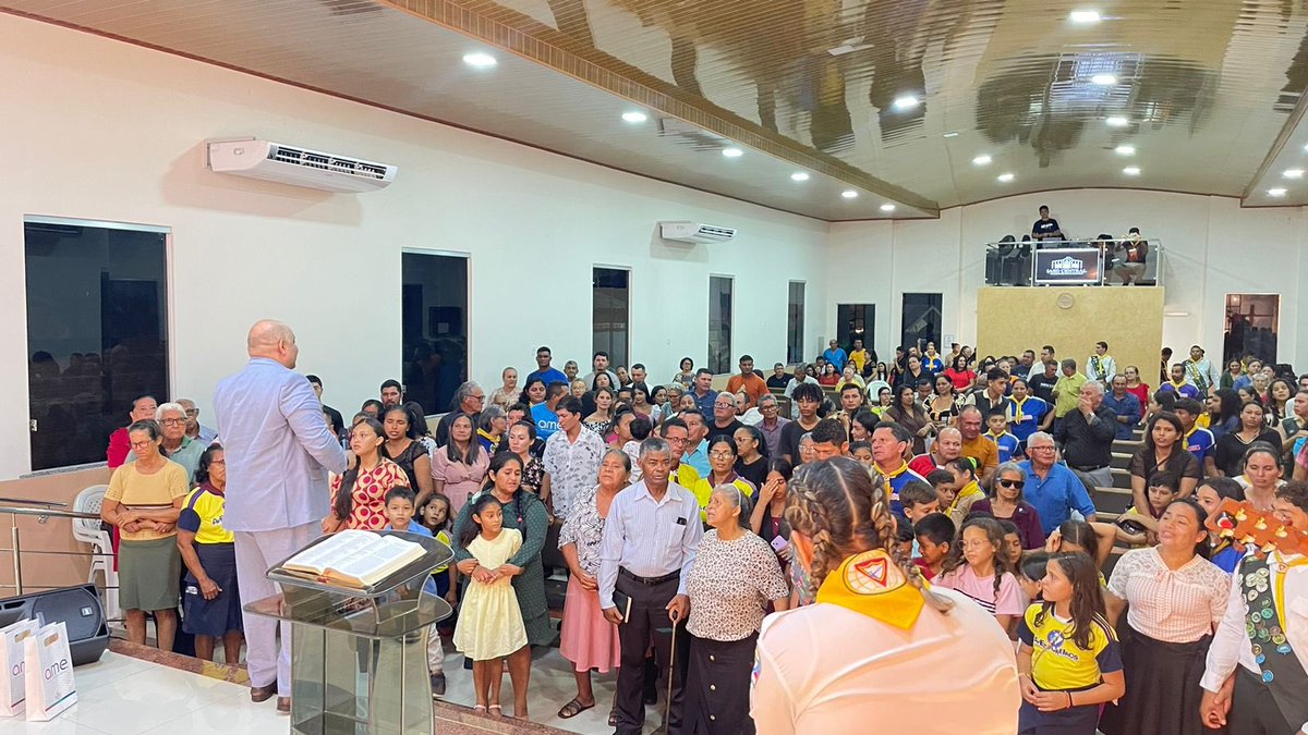 Hoje tive o privilégio de pregar , apelar e Batizar na IASD Central Novo Remanso muitas decisões para o Reino de Deus !! Semana Santa 2024  A Última Vitória !  #AAMAR