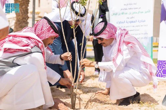 JawalAlsharqya's tweet photo. محافظ #حفر_الباطن يدشّن فعاليات #مبادرة_السعودية_الخضراء 

https://t.co/3EJPuEXMS5

#لمستقبل_أكثر_استدامة https://t.co/ZtgUJq7yH5
