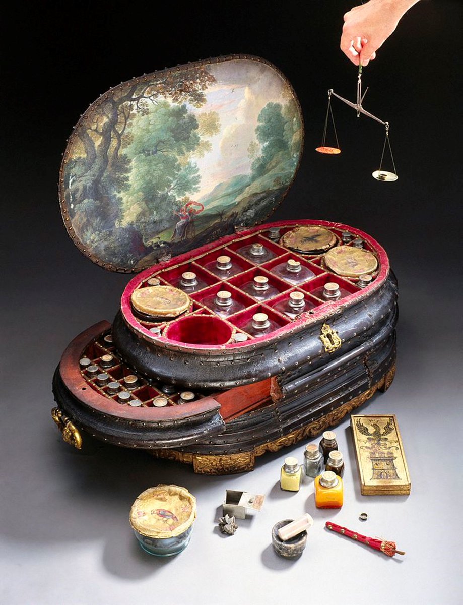 Love this extendable 1566 medicine chest, up to a metre long, with 126 bottles & pots for drugs ~ some with their original contents ~ including rhubarb powder, anti-worms ointment, juniper water & mustard oil. Made for Genoese governor of Aegean island of Chios (Wellcome Trust)