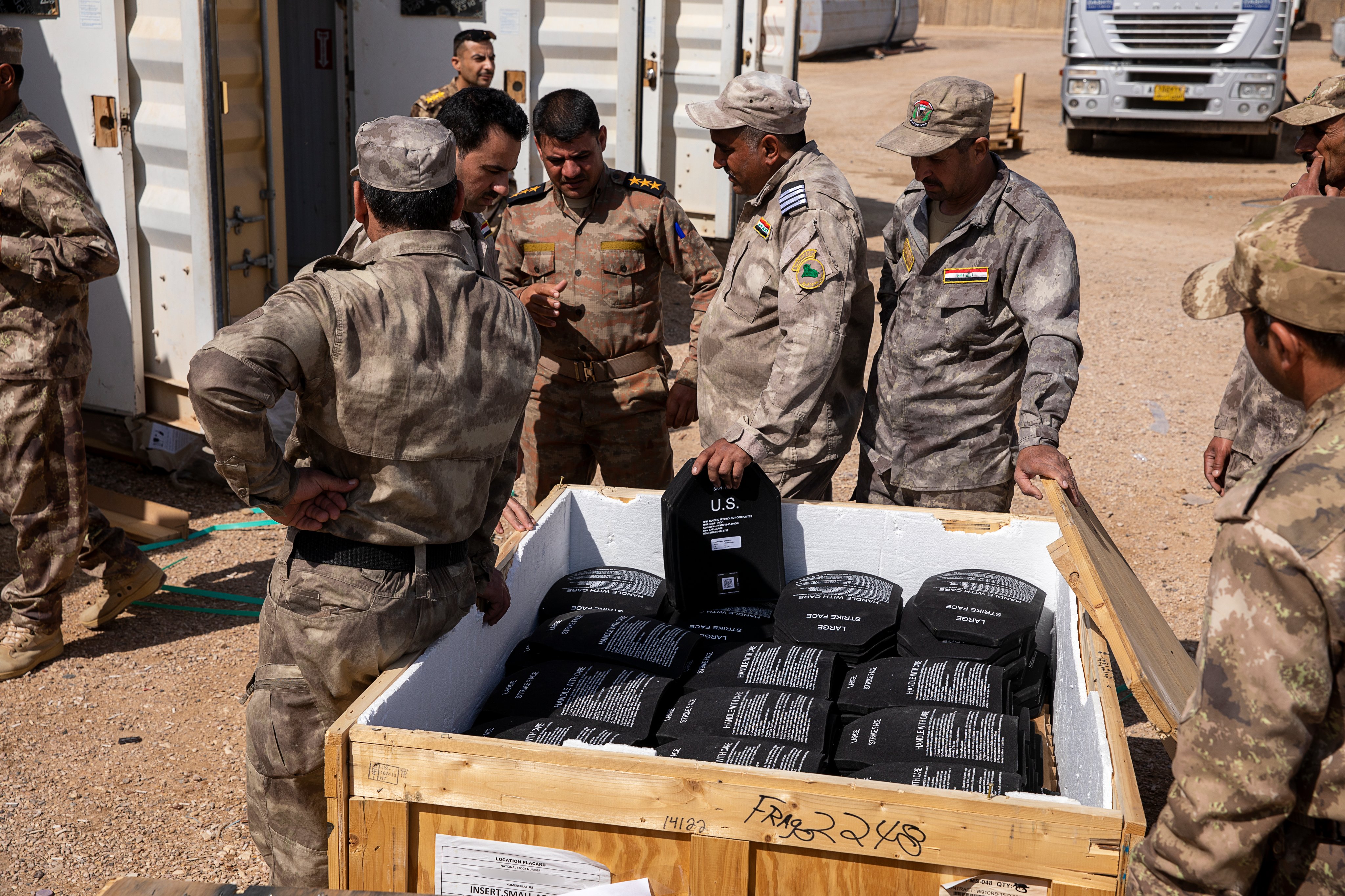 التحالف الدولي يمنح الفرقة السابعة في الجيش العراقي اسلحه وتجهيزات بقيمة 10 ملايين دولار مجانا GJvRimuXUAAJ3Zv?format=jpg&name=4096x4096