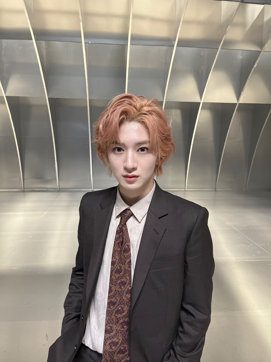 MAZZEL NAOYA④ NAOYAです ICEのMVが公開されました！！ どうでしょうか🧊🩵 レイ