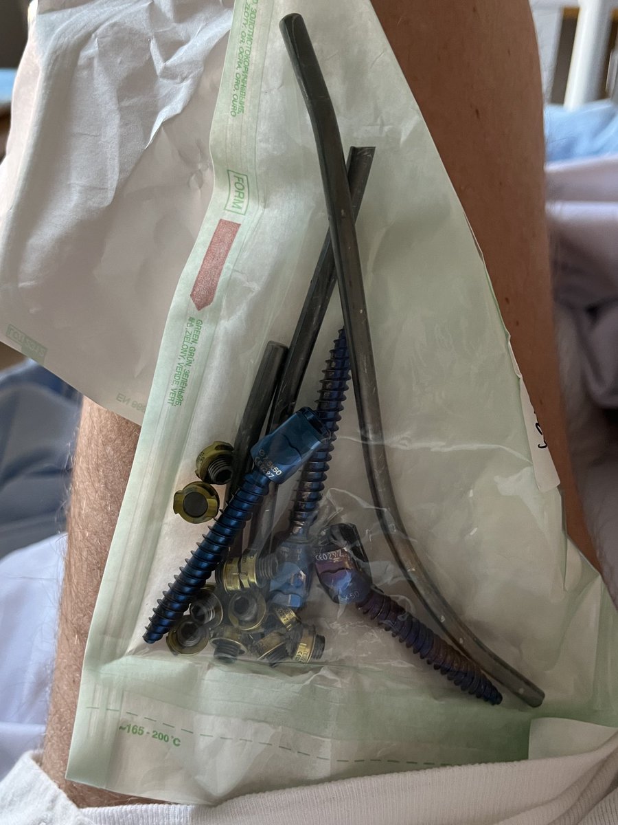 Man kan tro man har köpt en påse gott o blandat på Byggmax, men det är bara lite skruvar o stag som bytts ut i ryggen!!
#hoppasdethålllernu