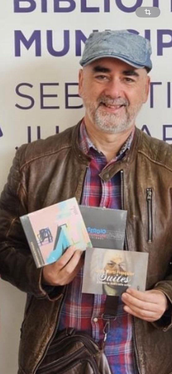 Aquests dies el músic i saxofonista Joan Marti Frasquier ha donat a la Biblioteca Municipal Sebastià Juan Arbó La Ràpita diversos CD’s que ell ha enregistrat. Com el nostre Músiques Elèctriques amb Morphosis Ensemble ! Quin orgull !!!
