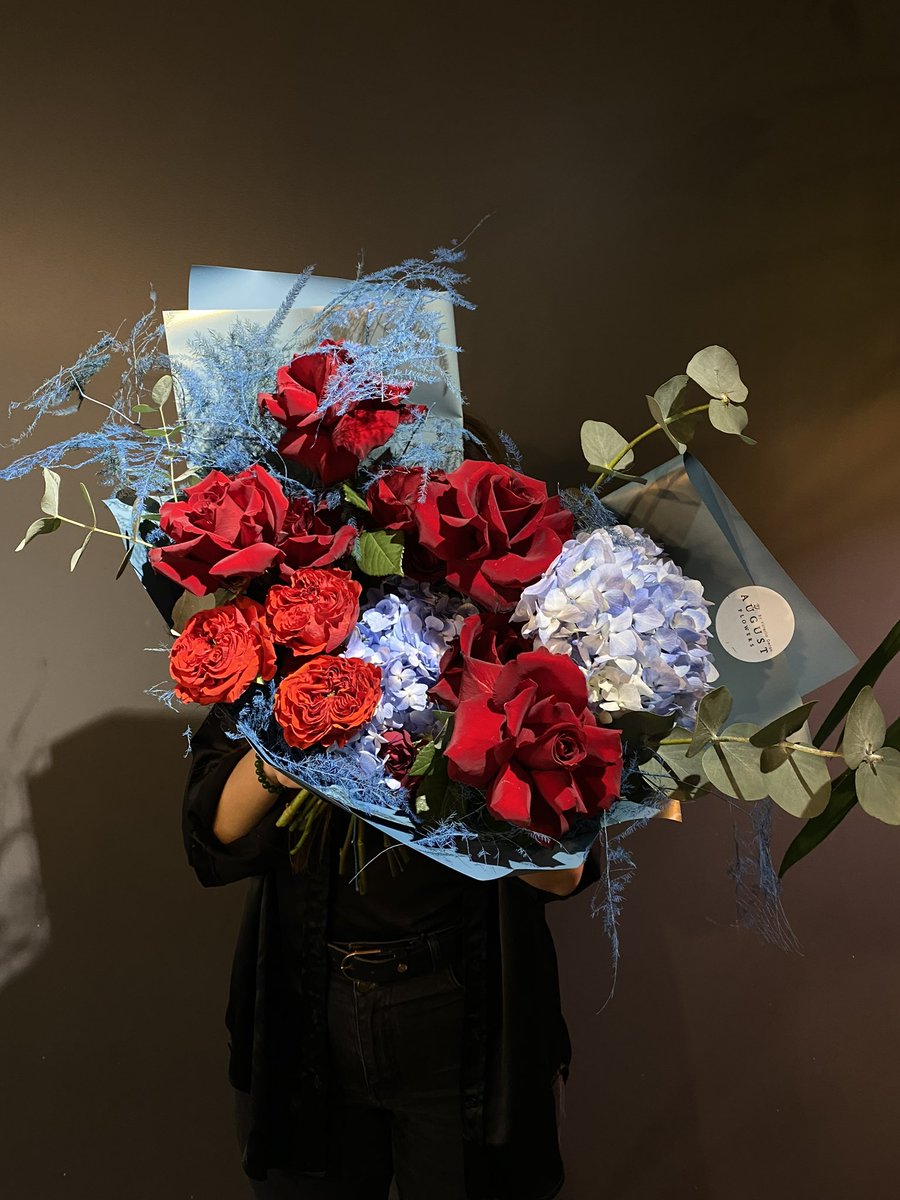 всем привет, на днях в инстаграме я рассказала о своём негативном опыте работы в цветочной студии премиум-класса в спб, о психологическом насилии со стороны владелицы студии и о том, как меня кинули на бабки.

Подумала, что не лишним будет поделиться и здесь, приступим!