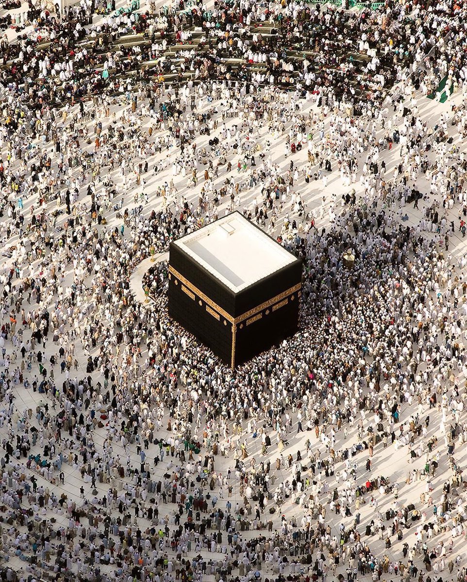 realYamaan's tweet photo. May Allah invite us to worship Him in His house 🕋 https://t.co/dUG9iaeE8a