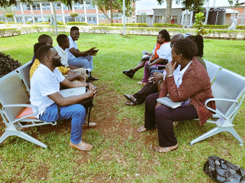 #Thread
1/1
CLM Ug & CLM S.Sudan engaged in learning & sharing experiences. Today, they visited Kayunga Regional Referral Hospital to engage with a health facility & gain an understanding of how CLM data is collected & utilized.

Cc: @PEPFAR @UNAIDS

#CommunityActions4Change