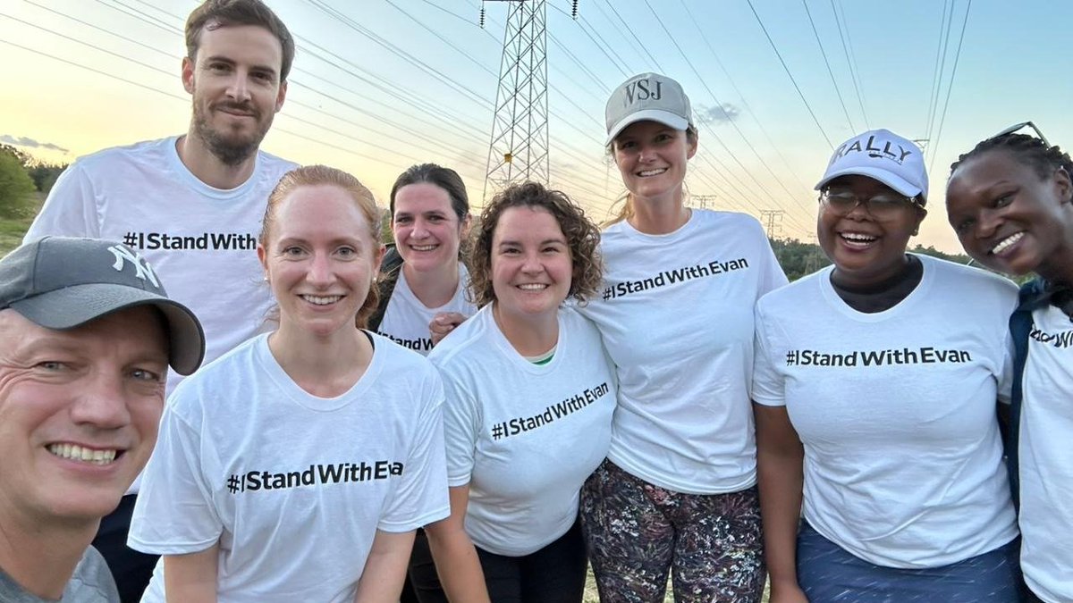 DavidGMcKenzie's tweet photo. #IStandWithEvan #runforevan #journalismisnotacrime 
Free Evan Gershkovich cc @WSJ @CNN https://t.co/l91qmn4Ort