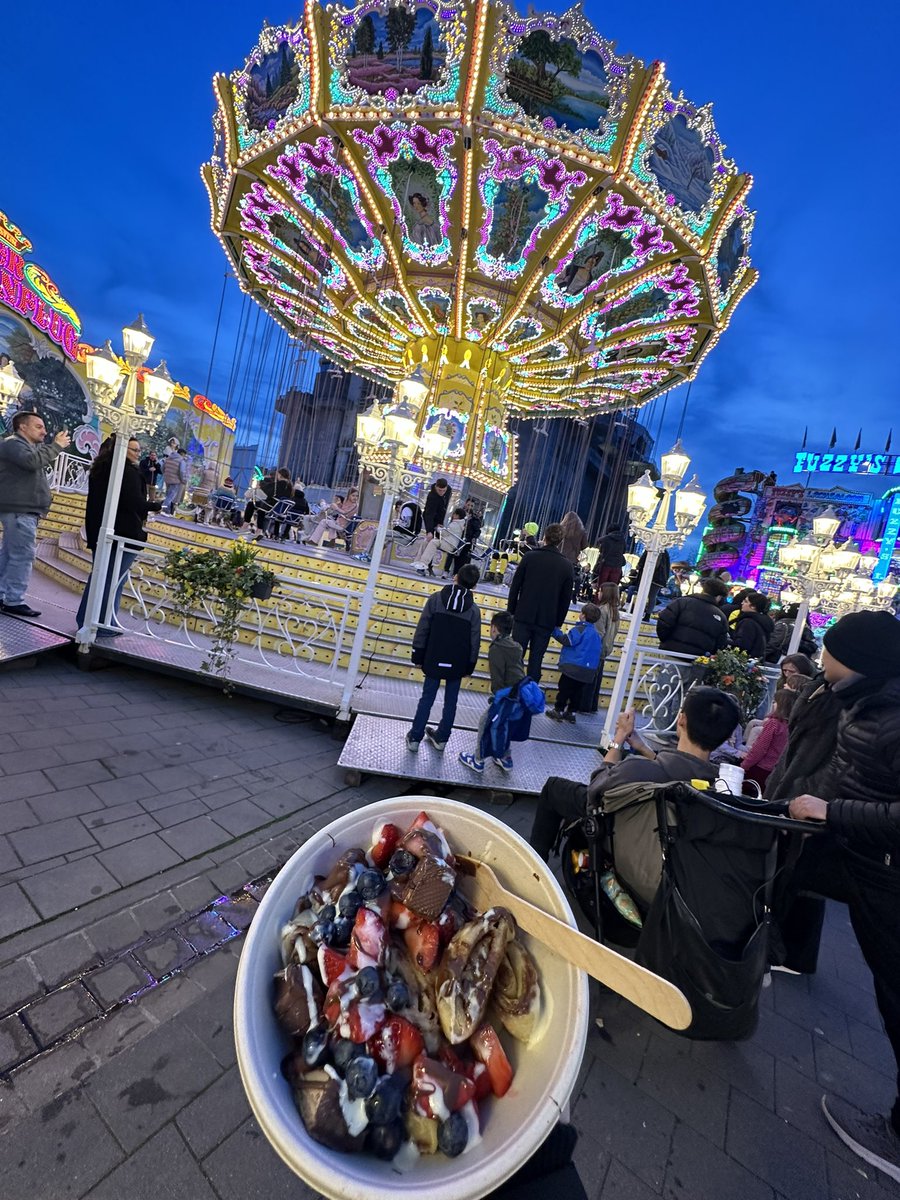 its_vanessa_'s tweet photo. Good morning 💜
Yesterday I was at the #HamburgerDom with some friends. I felt a bit uncomfortable from time to time bc of all the people, the noises and the smells but I fought against it.💪🏻
After the #Dom we went to the #Elbstrand and enjoyed the view. 😊

Have a lovely day 💜 https://t.co/TRxpmXYDJ0