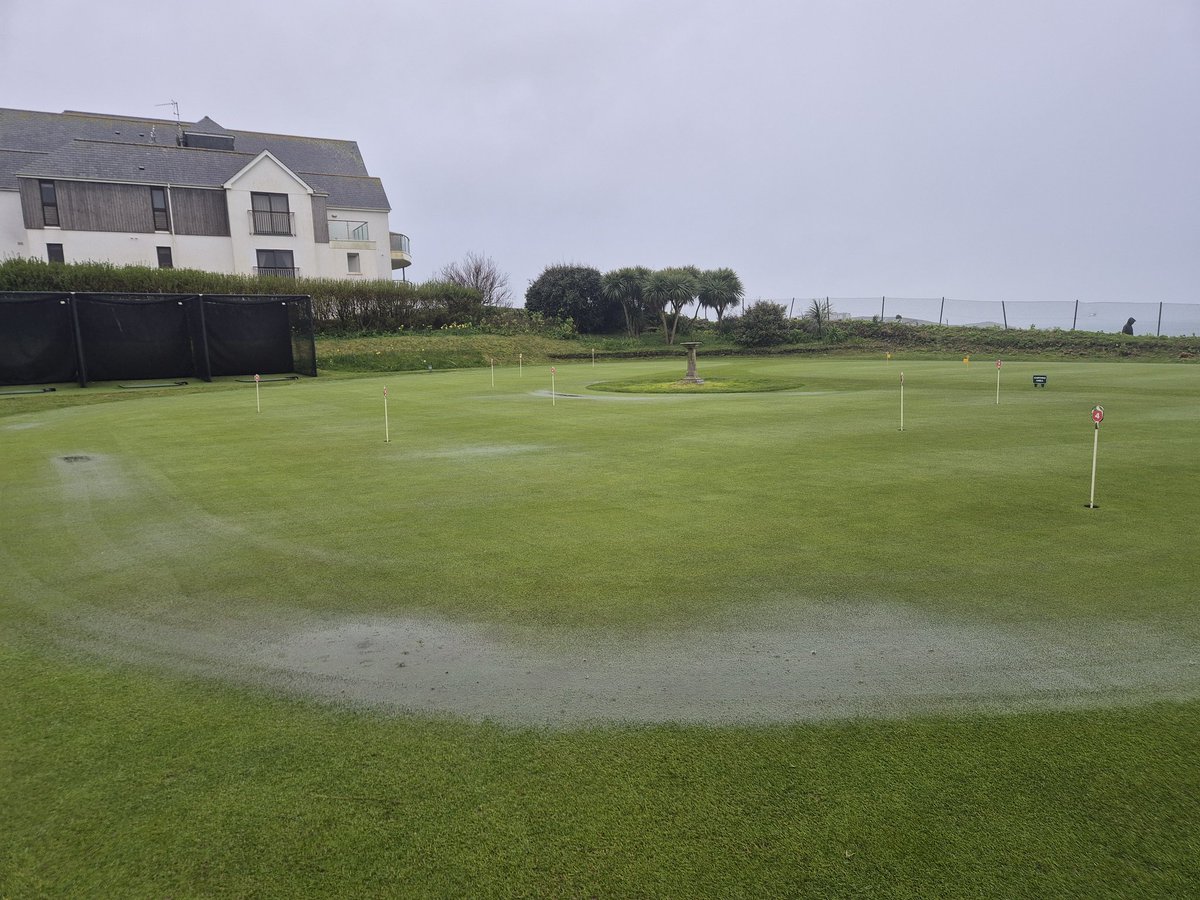 Due to persistent heavy rain the course is currently closed. Review at 8.30 Apologies for any inconvenience. #frustrating #cantbeattheweather