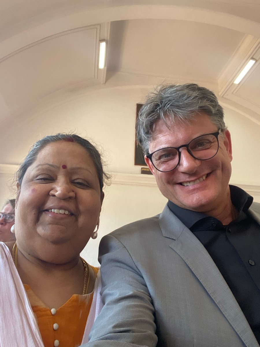 It is a great pleasure to meet Professor Viji Mahadevan @iiscbangalore. Viji collaborates with #FAUprof Thomas Blabletz of #FAU's Medical Faculty. They work in molecular oncology, specifically in the mechanisms of cancer invasion and metastasis. @UniFAU