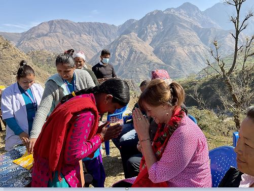 AusAmbNP's tweet photo. In remote Khaptad Chhanna RM, with 🇦🇺 funding, @dfat’s ANCP partner Australian Himalayan Foundation &amp; @actionfornepal have supported over 100 health workers to deliver improved services through training &amp; contributions of equipment Special🙏to 🇳🇵's #FCHV. https://t.co/s8zDPDD8ir
