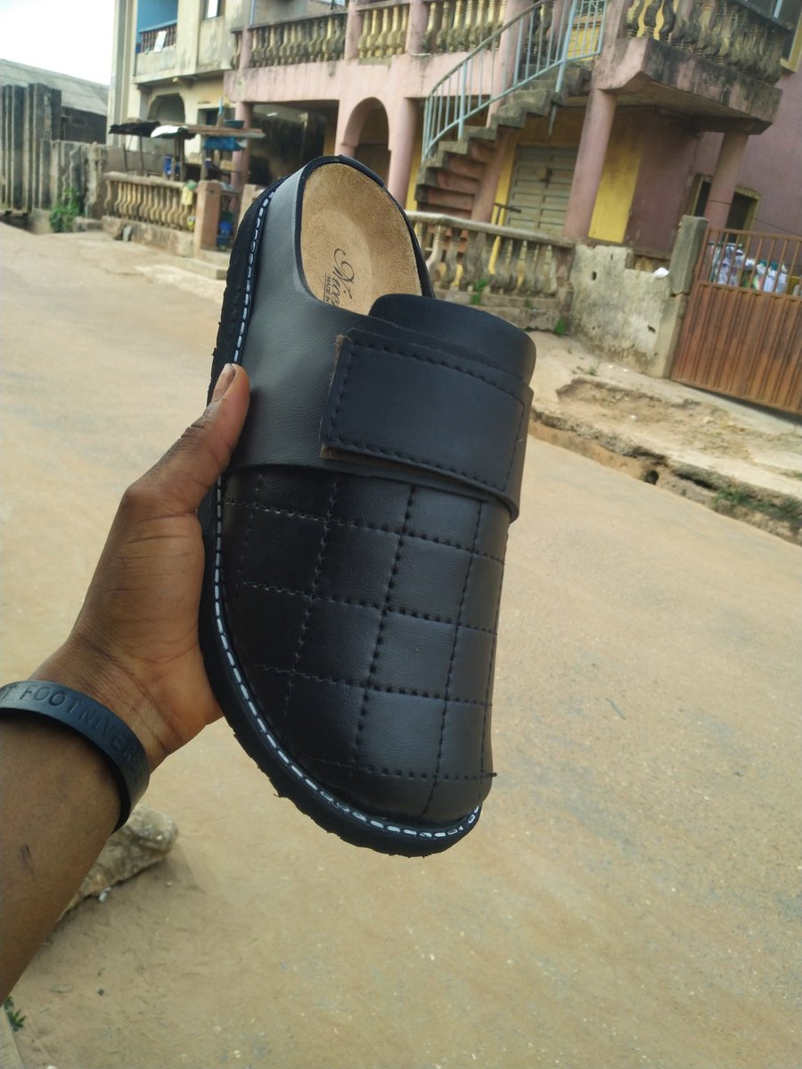 adegyft's tweet photo. Hi Twitter
My name is Gift. I'm a shoemaker, I make beautiful shoes, bracelets, belts and bags
Here's a sample of some of my products. They're very affordable and durable.. kindly patronise, retweet and follow me people of God
#verydarkman 
#Dollar https://t.co/r6s6t1D2Fx