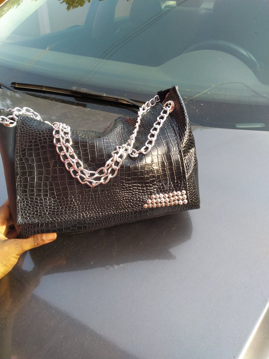 adegyft's tweet photo. Hi Twitter
My name is Gift. I'm a shoemaker, I make beautiful shoes, bracelets, belts and bags
Here's a sample of some of my products. They're very affordable and durable.. kindly patronise, retweet and follow me people of God
#verydarkman 
#Dollar https://t.co/r6s6t1D2Fx