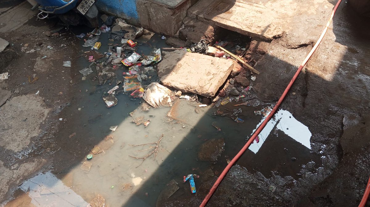 GovandiM's tweet photo. Dear @mybmcWardME and @mybmc, this is a Chawl in Chikhalwadi, road no.14, Padma Nagar, opp. police station beat no.05, Baiganwadi Shivaji Nagar. The gutter hasn't been cleaned, causing dirty water to overflow. Contact person: 97020 07392. #Mumbai #CleanUpNeeded" https://t.co/ryuyJQQfLK