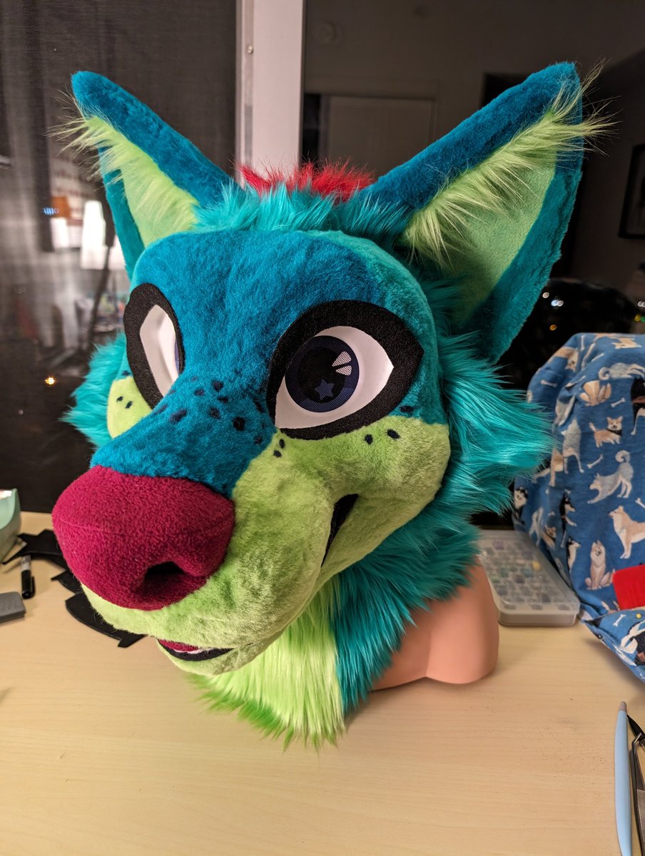 murkymarten's tweet photo. Arxes's head is almost done aaaaaaaaaaaaaaa 🤩💚🏳️‍🌈

#fursuitwip #fursuitwips #fursuitmaker https://t.co/D3bsVduG2h