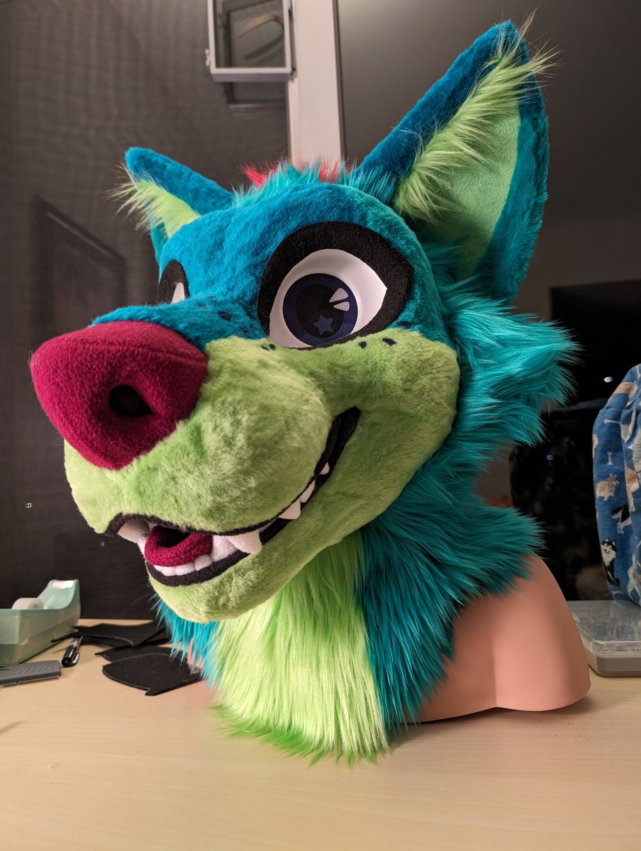 murkymarten's tweet photo. Arxes's head is almost done aaaaaaaaaaaaaaa 🤩💚🏳️‍🌈

#fursuitwip #fursuitwips #fursuitmaker https://t.co/D3bsVduG2h