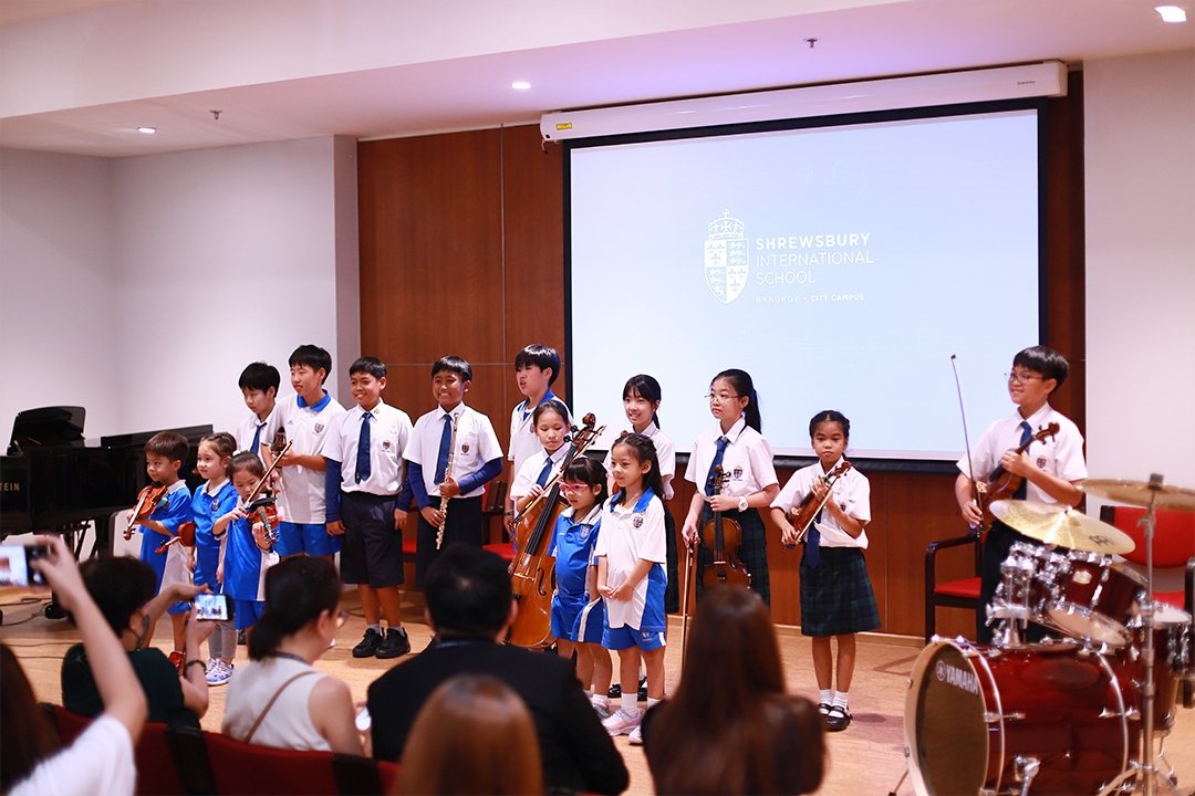 Let's give a round of applause to our amazing students! This month, we hosted four music recitals with over 60 talented students performing. From the grand stage to casual lunchtime vibes, our talented performers wowed us all!
#ShrewsburyBangkok #ShrewsburyCityCampus