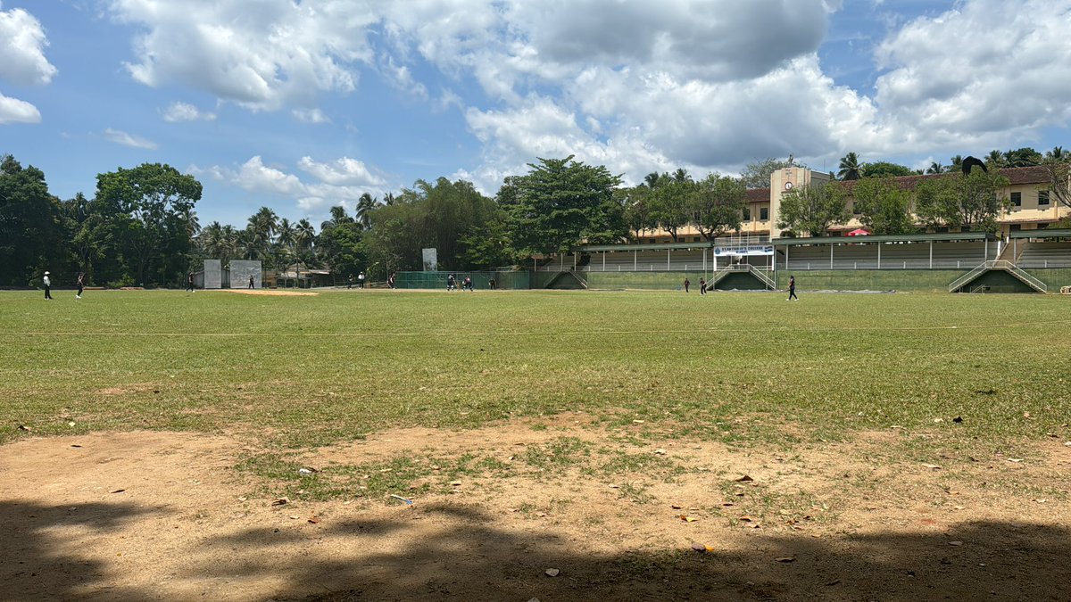 Cardiff Metropolitan University Women’s Tour XI vs Kandy Province Technical issues and a lack of open shops due to Religious holidays we are now live streaming! Playing at the world famous St Anthony’s College youtube.com/watch?v=8NqaYD… #MetLanka #MaroonAndGold #TheClub 🇱🇰🏹