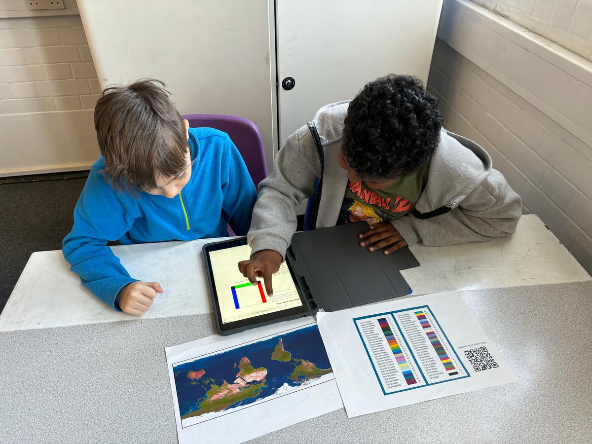 TorrianoJuniorS's tweet photo. Year 3 had an absolutely wonderful morning being budding scientists with @TheCrick. We learnt how satellite imagery can help track ice melting as a result of climate change. @CamdenLearning #SDG12 https://t.co/HgY2iAaTAY