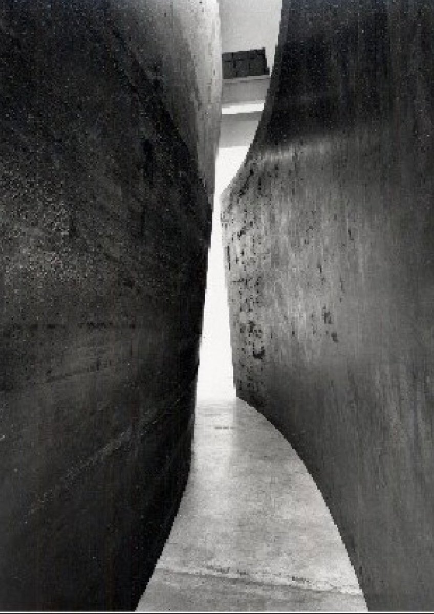 web3artschool's tweet photo. Richard Serra, the sculptor whose grand steel works defined the Minimalist art movement, has died at 85.
Serra's sculptures defined a generation of art-making. Working on an unusually large scale, Serra crafted gigantic artworks that enlisted spirals, cubes, and cones of steel. https://t.co/8fQ7L7rHcG