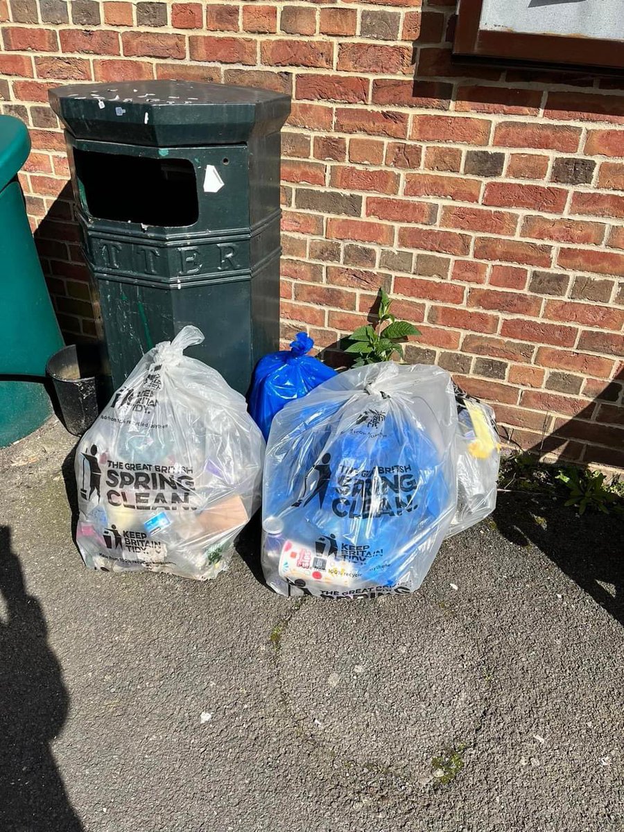 Great work by the Castle Donington Litter Wombles who managed to fill 27 bags whilst litter picking the local area as part of the #GBSpringClean 

Well done and thank you to everyone who took part.