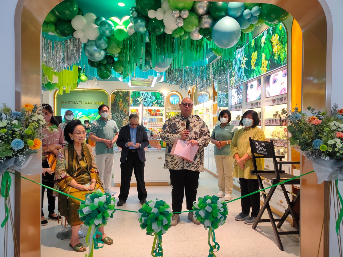 Martha Tilaar Shop luncurkan konsep baru, The Emerald Green di Karawaci. Klik pada link untuk membaca artikelnya: rb.gy/gt4skf