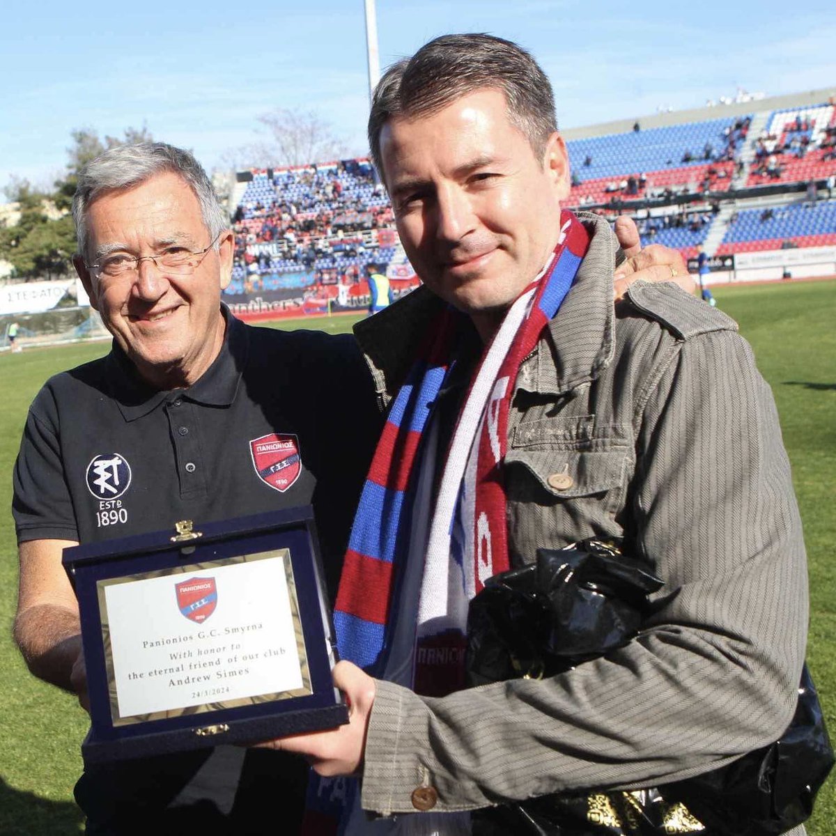 Bir İzmirli olarak hiç kaçırmamaya çalıştığım iki İzmir mübadil takımı Panionios ve Apollon’un bu haftaki derbisi 3.ligde gerçekleşti ve milli arayı fırsat bilerek bu 133 yıllık rekabeti yine yerinde izleme şansına sahip oldum. Daha önce kadrosunda Erol Bulut’u bulunduran…