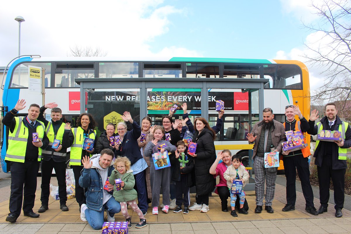 Thanks for the egg-straordinary visit, @stagecoachgm! 🐰 They came to our Children's Unit last week to hand out some early Easter gifts to poorly children 🤗