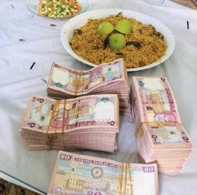 اذا عطوك هذا المبلغ مقابل انك تاكل صحن العيش في نهار #رمضان هل توافق؟! 
جاوب بصراحه 🤔