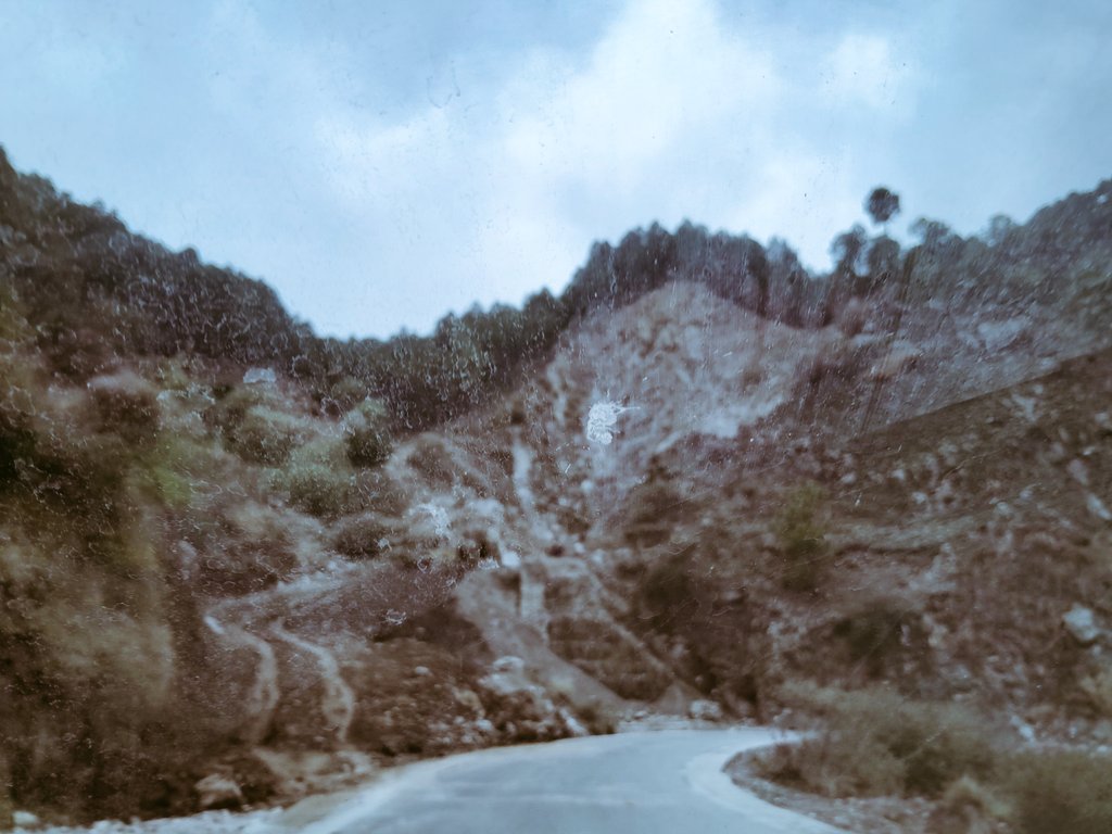 obaidaghajan's tweet image. ایک اور #سٹون #کرشنگ پلانٹ Kp تحصیل #لورا کے قریب #گھوڑاگلی روڈ پر کھولا جا رہا ہے۔سٹون کرشنگ کی بڑی سرگرمیوں پر مکینوں کے احتجاج کے باوجود کے پی حکومت نے کوئی توجہ نہیں دی۔  علاقے میں چند ہفتے قبل #سلائیڈنگ کی وجہ سے بہت بڑا نقصان ہوا تھا اور گاؤں والوں نے سڑک کو بند کر دیا تھا۔