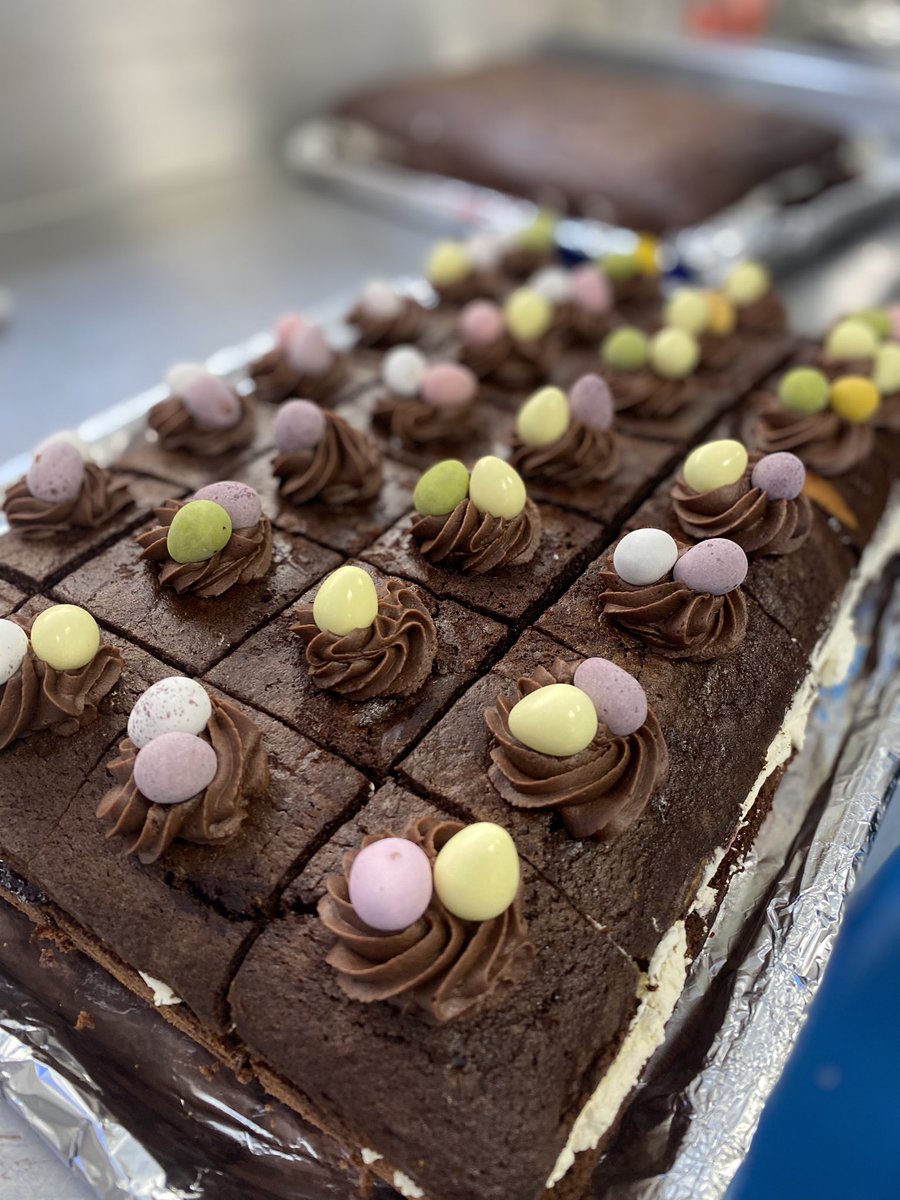 Our last homemade cake at the end of a busy term! Over 90,000 meals served across 8 kitchens, numerous theme days &amp; celebrations and to cap it off a 5 🌟 rating at <a href="/Castle_Hall/">Castle Hall Academy</a> 👏 <a href="/ImpactMAT/">Impact Education MAT</a> #huddersfield #halifax #schooldinner