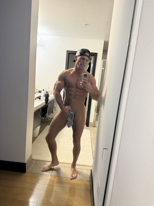Watch ROMANTODD, LLC's leaked NSFW photo on TwXstars