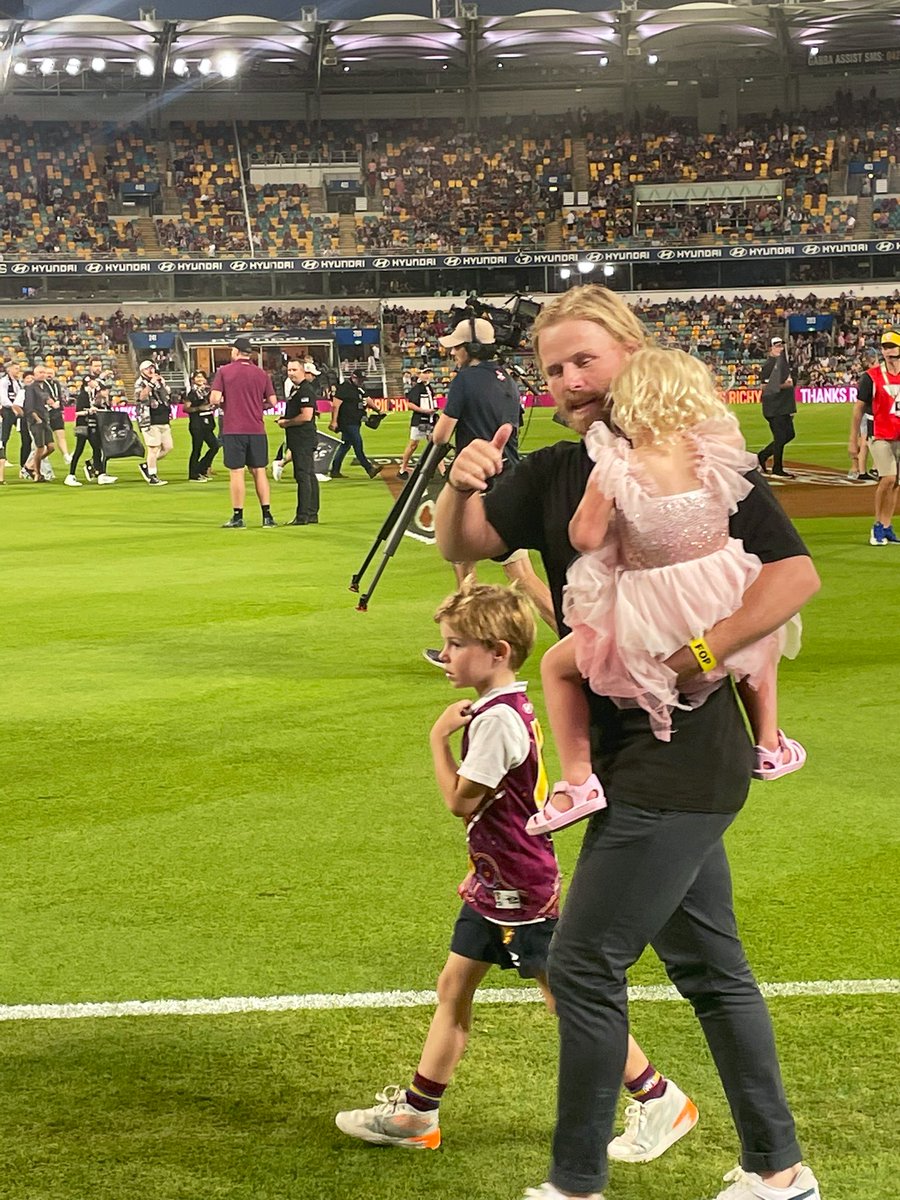 Tears in the eyes of @brisbanelions legend Daniel Rich as he does a lap of honour at the Gabba ahead of #AFLLionsPies The 275-game veteran retiring last season and getting a standing ovation as he makes his way around the ground. Live on @abcsport now with a full house in!
