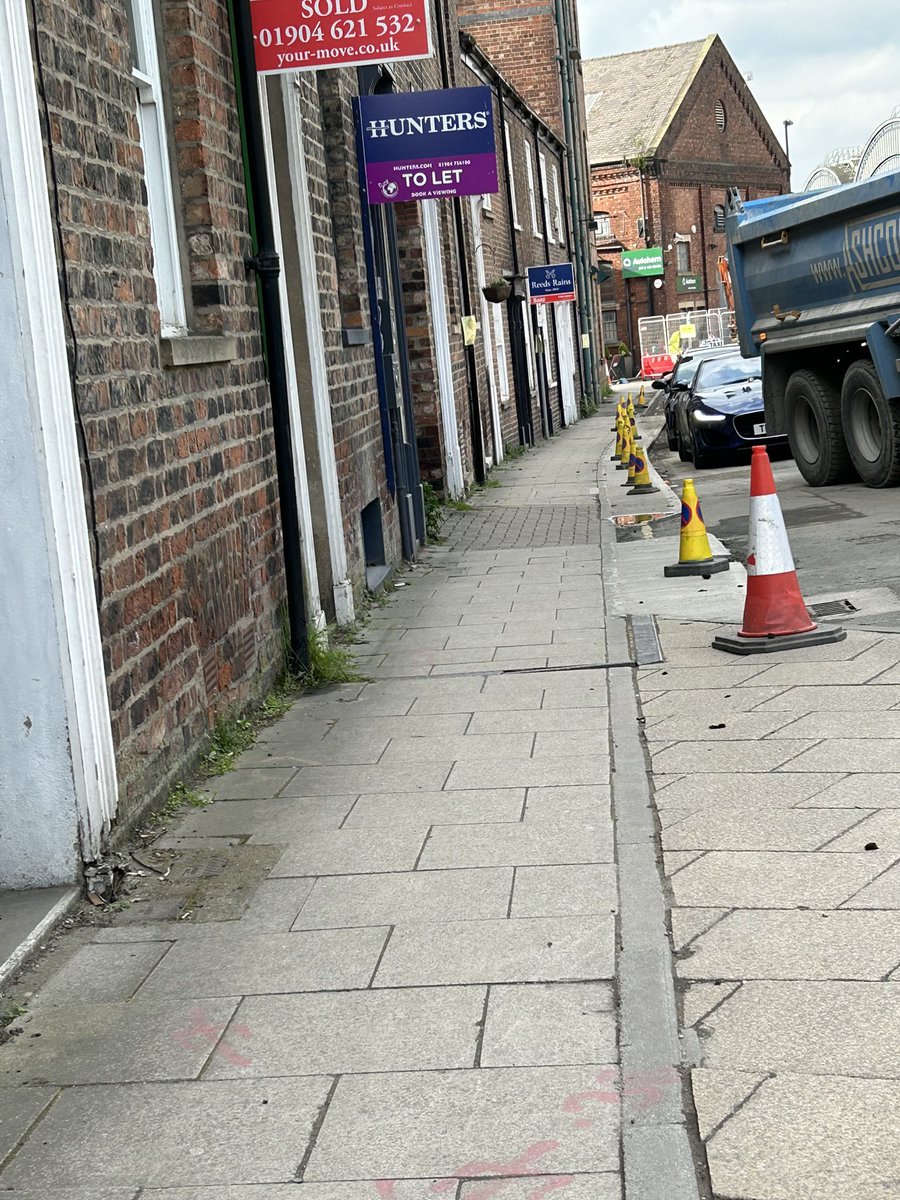 Disabled residents of Queen St. having lost their parking are now subject to queuing, idling, diverted traffic outside their homes, with the predictable result that they are throwing in the towel. More family homes turning into Air BnBs. Who will be next ? #TransportStrategy