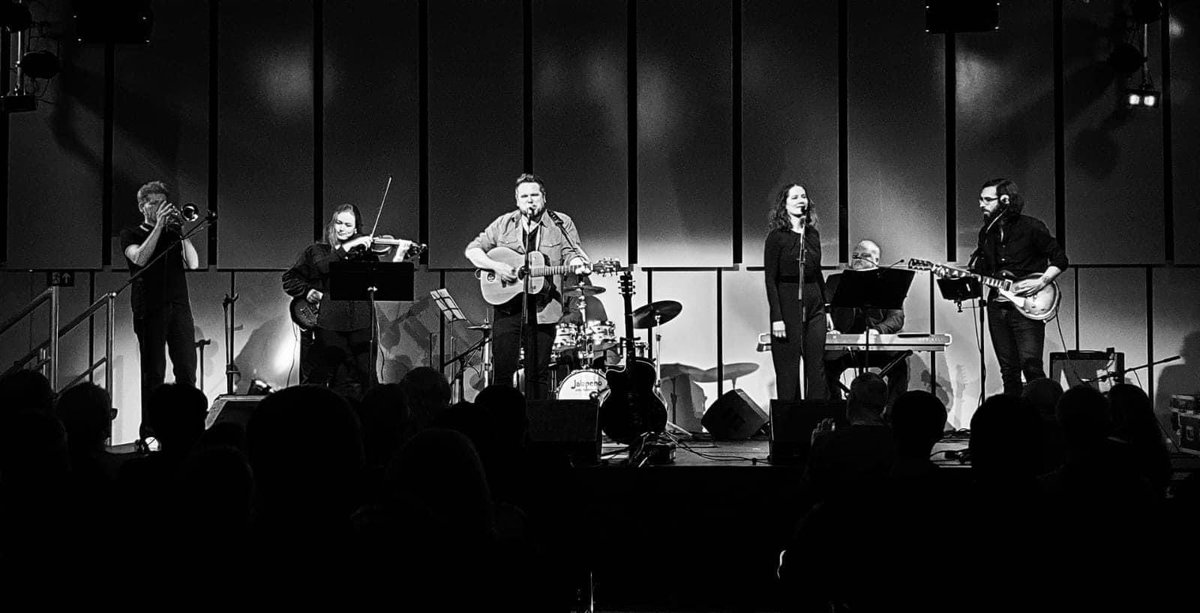My full band in full flow @liverpoolphil Music Room in 2022 #ThrowbackThursday - they’re all back together tonight for a gig down Seel Street @KazStockroom - music starts 7.30, we’re on 9ish 🥁🎻🎷🎸 Last few choc ices 🎟️👇 skiddle.com/whats-on/Liver… #Liverpool