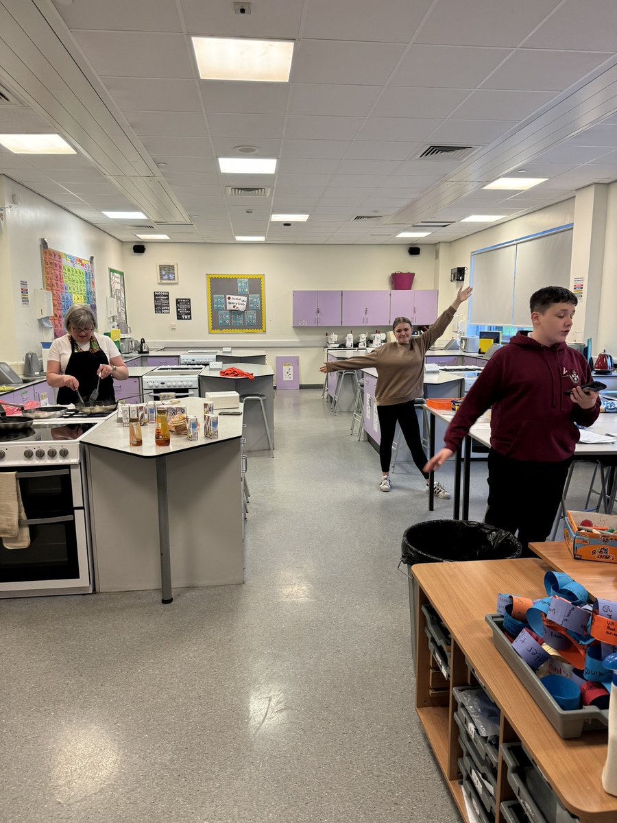The Big Breakfast underway ! Come down to HE for a bacon roll and a pancake or two 🤔 @AlloaAcademy