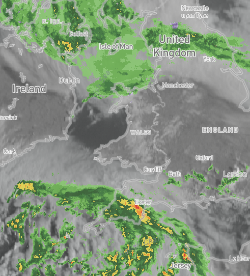 One front clears northwards - another one follows! More showers on the way - hail and thunder too, between sunny spells!