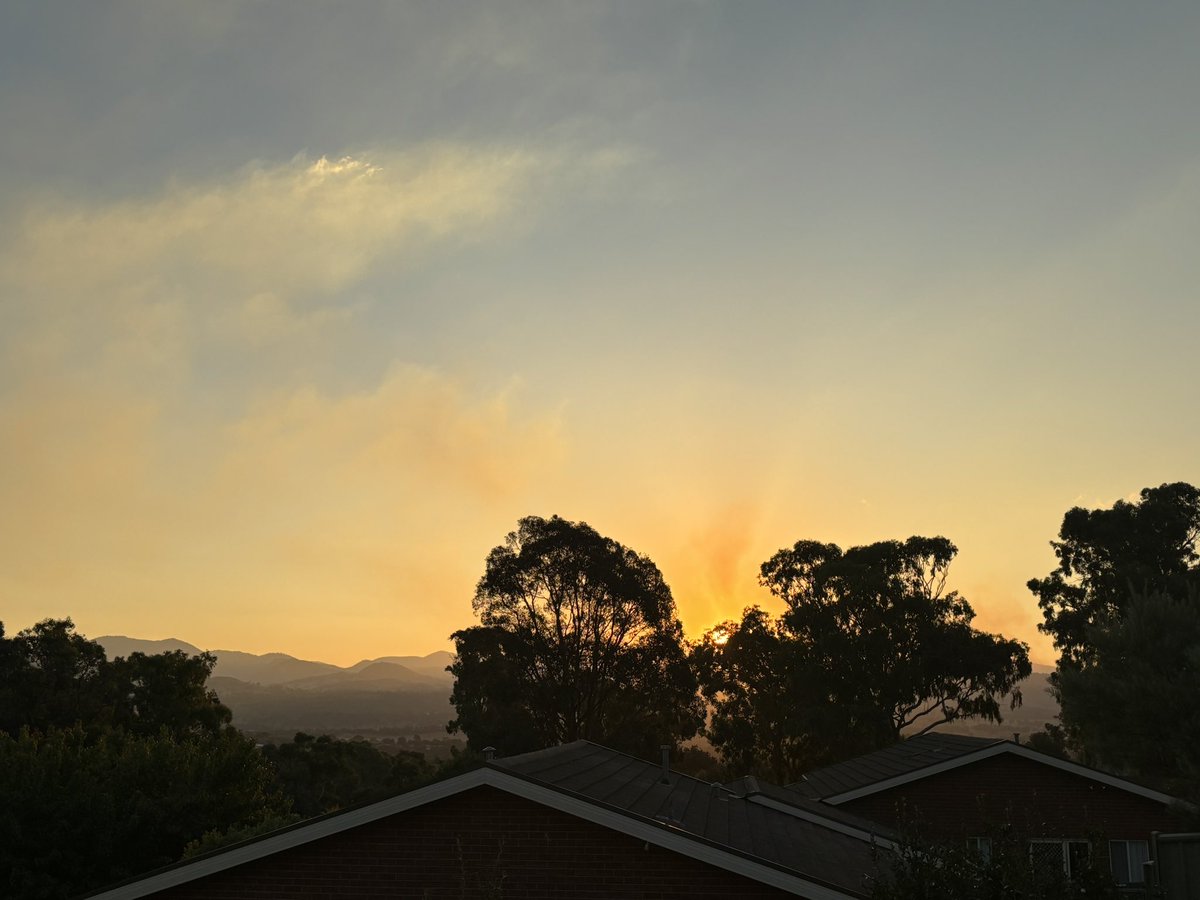 chifley_alison's tweet photo. Sunset through a hazard reduction burn in #Conder https://t.co/2znGTij1hj