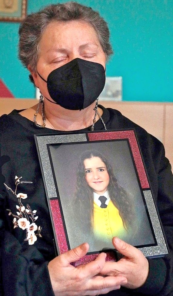 Hoy hace 4 años que falleció #Sara. Se contagió atendiendo a sus pacientes y fue la médica más joven en morir por #COVID19, tenía sólo 28 años. 

Un recuerdo hoy para ella y para su familia, como símbolo de todos los que dieron todo en aquellos terribles días. #SaraBravo #DEP