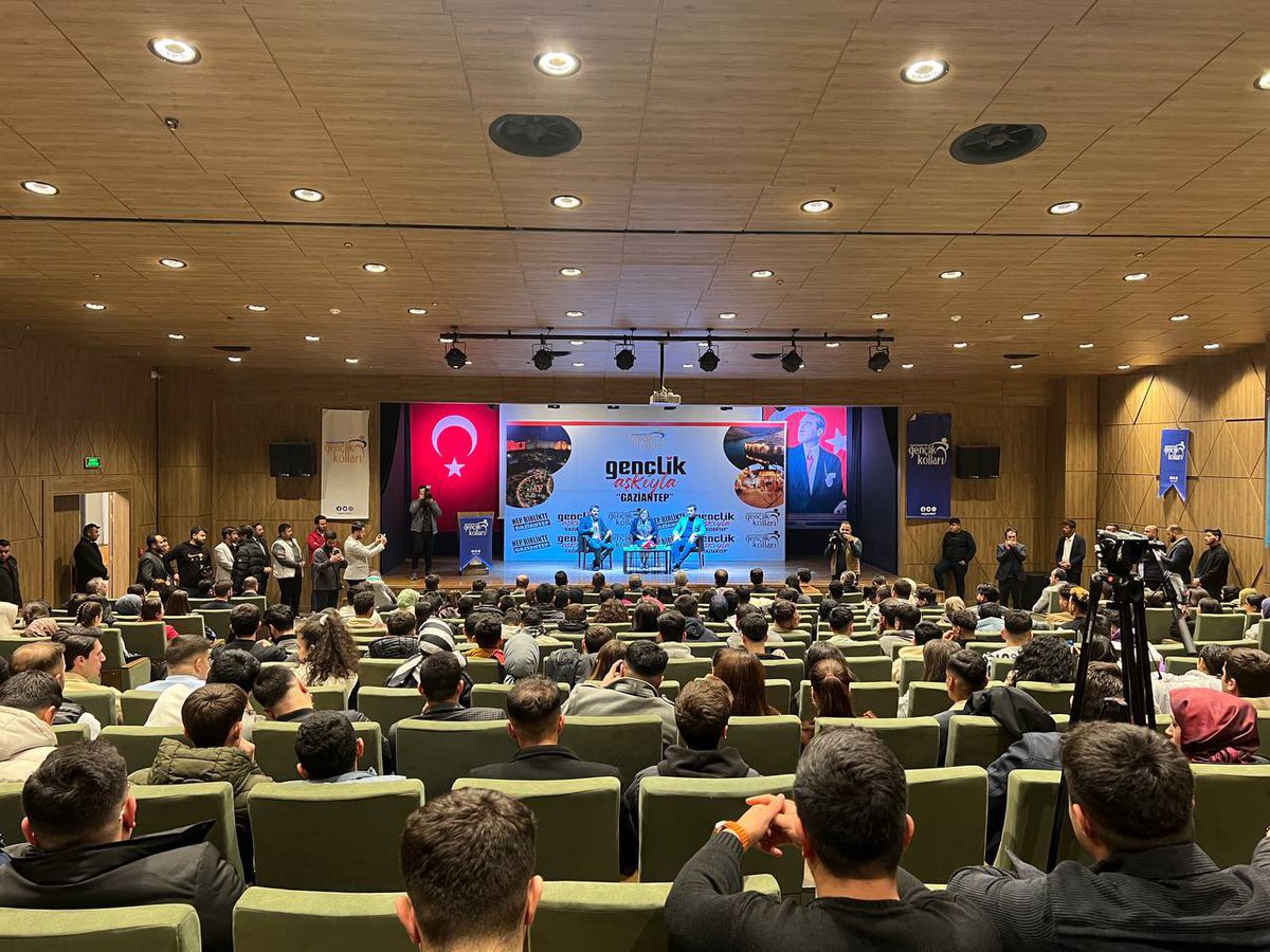 MelisDemir090's tweet photo. 📌GENÇLİK BULUŞMASI
Gençlik aşkıyla gaziantep  programına katılım sagladık. Sn.@FatmaSahin Büyükşehir Belediye Başkanımıza biz gençlerle samimi sohbeti ,merak edilen soruları yanıtlaması, biz gençlere her daim deger vermesinden dolayı çok teşekkür ediyoruz.
@avmustafadurmus https://t.co/dUEtTM5GT9