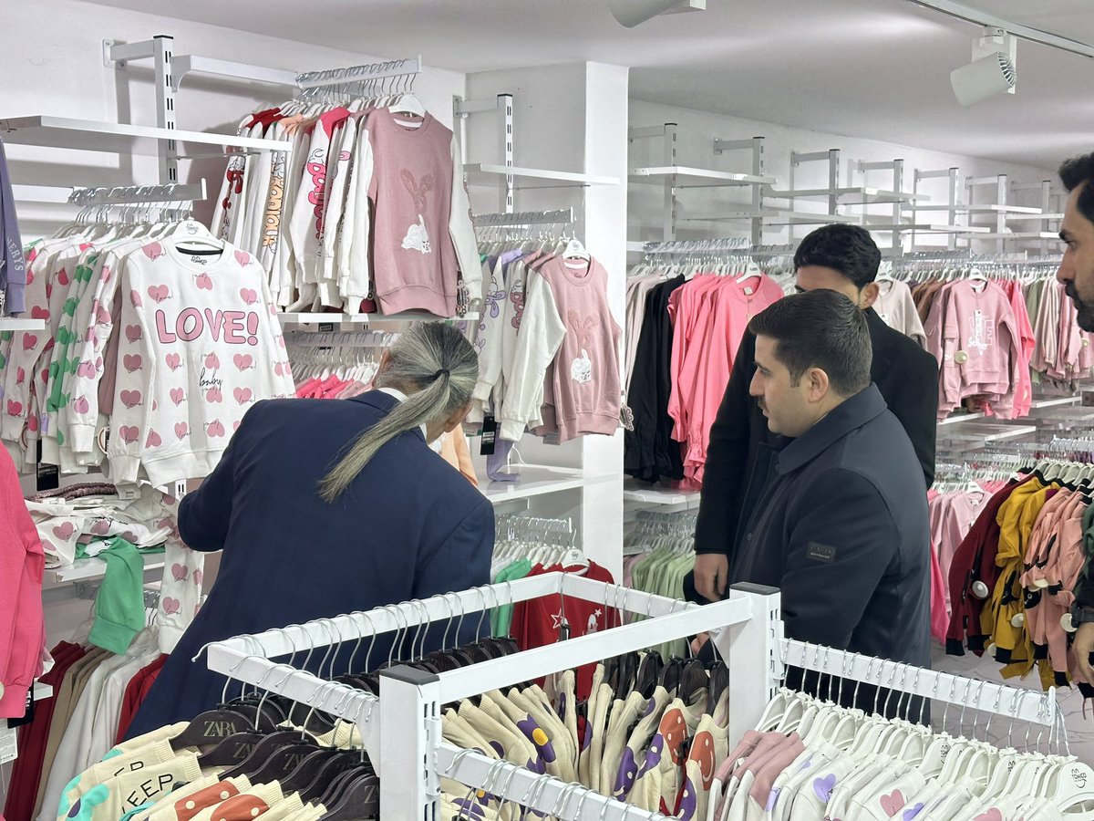 Kaymakamımız ve Belediye Başkan Vekilimiz Sn. Rahmi BULUT, Cumhuriyet Mahallesi Atatürk caddesi üzerinde hizmete başlayan Kabin Mağazası açılışına katılım sağladı. Kaymakamımız Sn. BULUT, kıymetli esnafımıza hayırlı ve bol kazançlar dileklerinde bulundu.