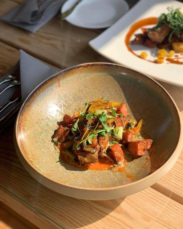 You’ll soon be tucking into our delicious food while the sun is shining and we can’t wait!📷

To make a reservation please visit horseshoeslonglane.com