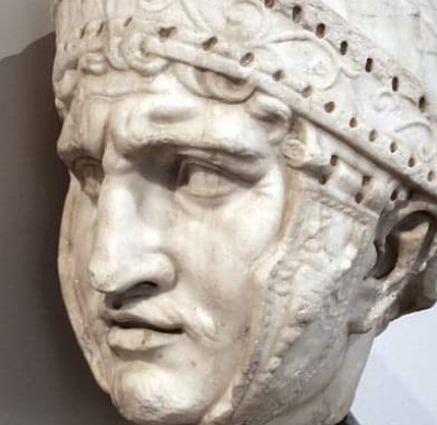 TrimontiumTrust's tweet photo. #OnThisDay #Emperor #Pertinax was assassinated by his praetorian guards, AD 193
Precisely, this marble head probably depicts a #praetorian, identifiable by the scorpion in the cheek of his Attic helmet.
The head is at the Antikensammlung, Berlin https://t.co/ByMFVn0wUK