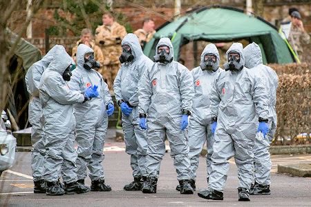 Members of the Cambridge University Boat Team gather for a photo before the weekend’s race versus Oxford. Due to hazardous levels of pollution in the Thames, organisers have urged the teams this year not to plop their Cox in the water. #sewagepollution #boatrace @Feargal_Sharkey