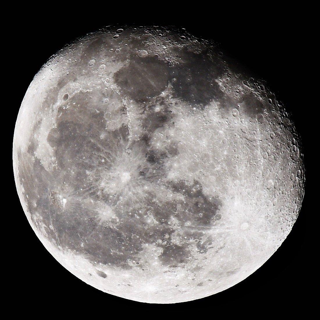 Amore.  When the moon hits your eye like a big pizza pie!

NIKON D7500
Tamron SP AF 200-500mm ƒ5-6.3 Di LD (IF) (A08)
ISO 50 | 750 mm | 0 ev | f11 | 1/80 s
March 28, 2024 | 12:07:55AM