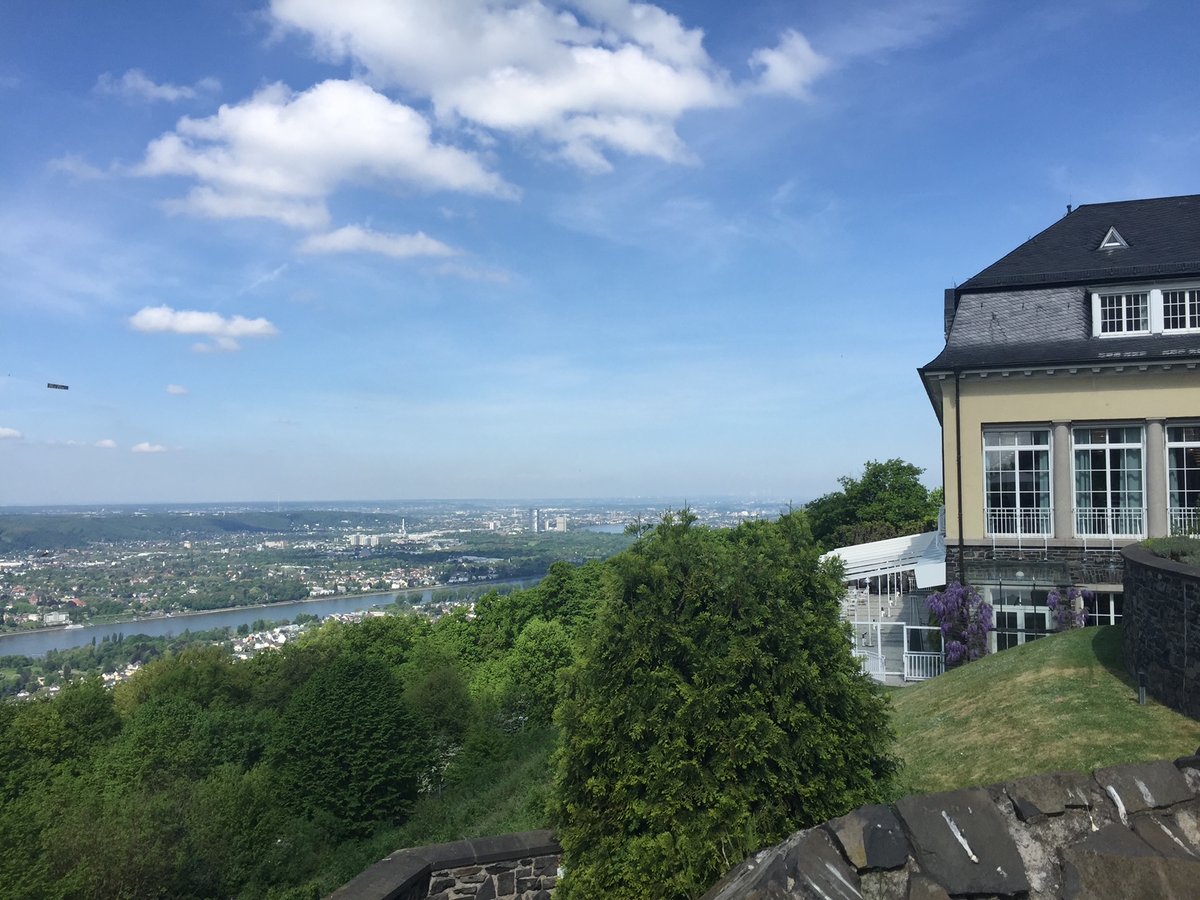 In gut zwei Wochen ist es soweit, und ihr könnt diese himmlische Aussicht genießen – wenn ihr beim Gipfeltreffen der Weiterbildung dabei seid: den #PTT2024. Wer noch nicht angemeldet ist, hier gehts zum Ticket: managerseminare.de/veranstaltunge…
#weiterbildungweiterdenken