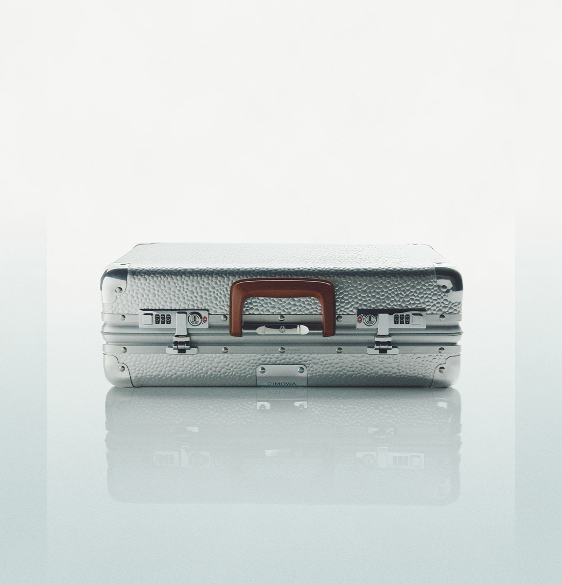 【訳あり】リモワ RIMOWA 限定ナンバーあり Hammerschlag RIMOWA、アーカイブに着想した「HAMMERSCHLAG」コレクション発売