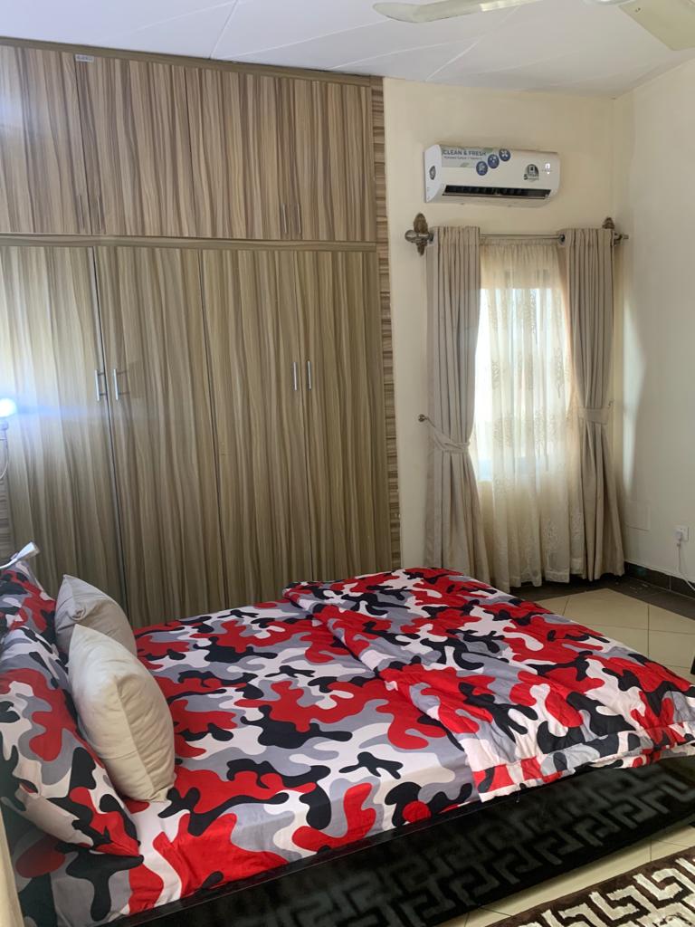 Synergyrealpro's tweet image. A luxury well furnished 2 bedrooms  apartment available for short-let in Apo, Abuja.
it is located within a serene environment with comfortable bed and mattress.
price : #55,000